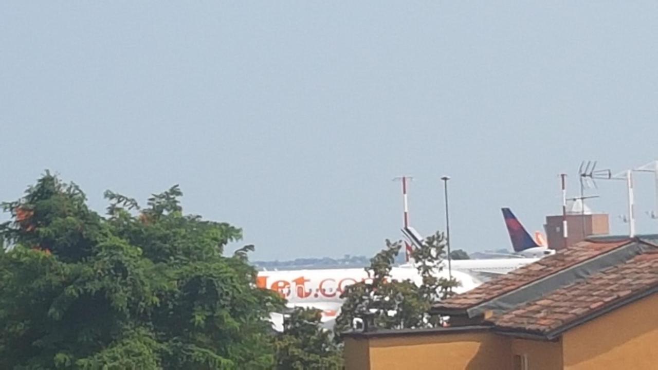 B&B "Gabriel&Melissa" Airport View - Nuova - Ristrutturato Gennaio 2022 Tessera Eksteriør bilde